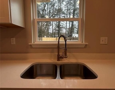 1055 Pinecrest Drive - Photo Thumbnail 26