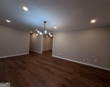 1055 Pinecrest Drive - Photo Thumbnail 28