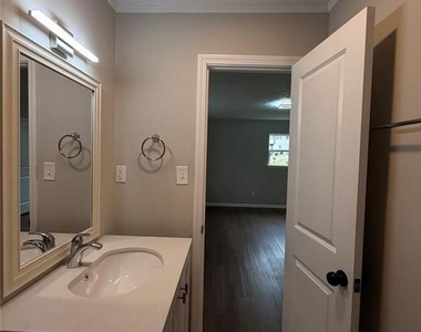 1055 Pinecrest Drive - Photo Thumbnail 44
