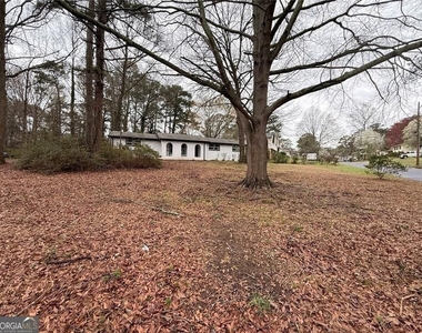 1055 Pinecrest Drive - Photo Thumbnail 3