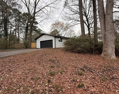 1055 Pinecrest Drive - Photo Thumbnail 4