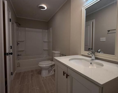 1055 Pinecrest Drive - Photo Thumbnail 43