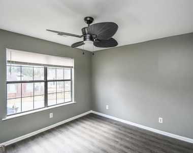 735 Oak Drive - Photo Thumbnail 3