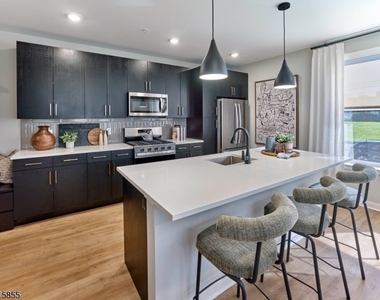 51 Okner Pkwy - Photo Thumbnail 5