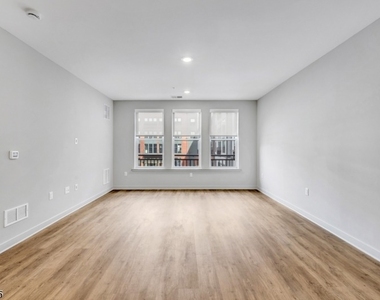 51 Okner Pkwy - Photo Thumbnail 8