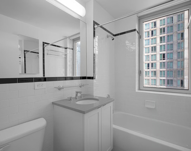 West 42nd Street - Photo Thumbnail 5