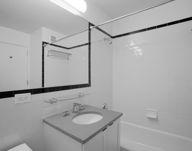 West 42nd Street - Photo Thumbnail 4