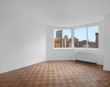 West 42nd Street - Photo Thumbnail 3