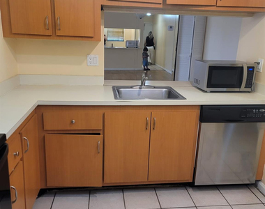 3531 Nw 94th Avenue - Photo Thumbnail 2