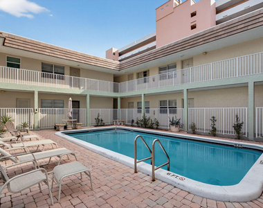 1450 N Riverside Drive - Photo Thumbnail 24