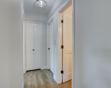 1450 N Riverside Drive - Photo Thumbnail 17