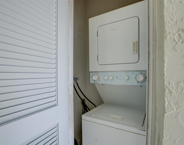 1450 N Riverside Drive - Photo Thumbnail 22
