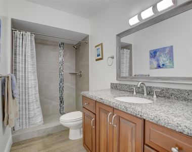 1450 N Riverside Drive - Photo Thumbnail 21