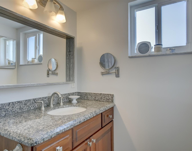 1450 N Riverside Drive - Photo Thumbnail 16