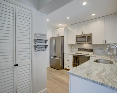 1450 N Riverside Drive - Photo Thumbnail 7