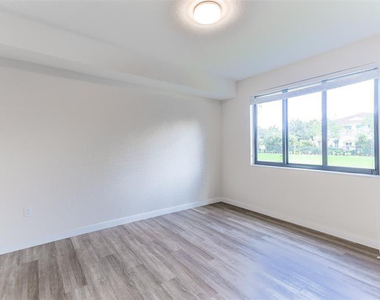 8894 Nw 44th Street - Photo Thumbnail 5
