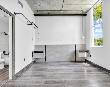 2100 Van Buren Street - Photo Thumbnail 2