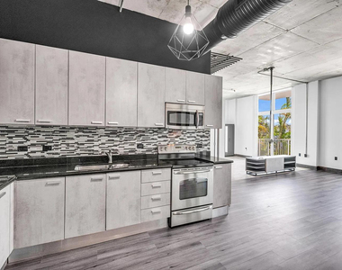 2100 Van Buren Street - Photo Thumbnail 3