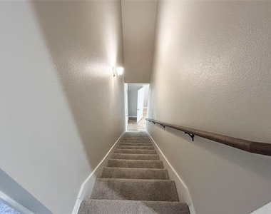 2120 Dena Drive - Photo Thumbnail 12
