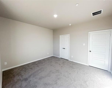 2120 Dena Drive - Photo Thumbnail 14