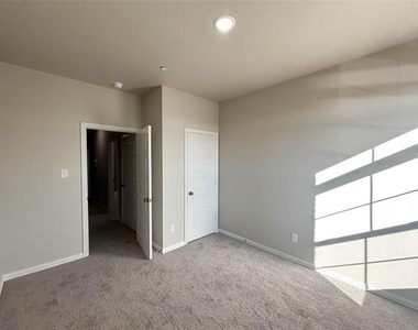 2120 Dena Drive - Photo Thumbnail 9