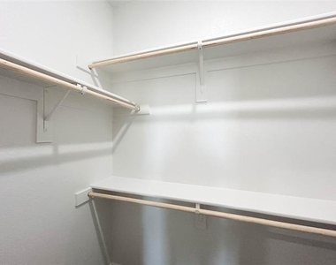 2120 Dena Drive - Photo Thumbnail 18