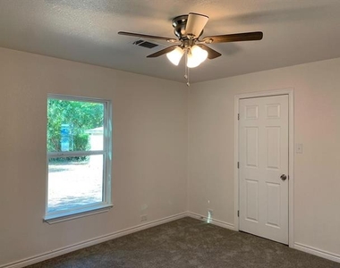 820 W Crawford Street - Photo Thumbnail 13
