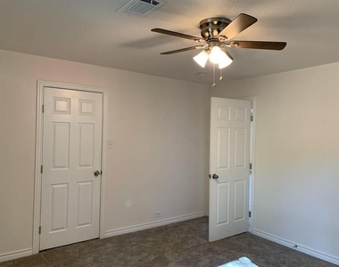820 W Crawford Street - Photo Thumbnail 12
