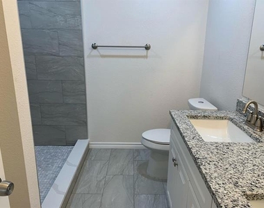 820 W Crawford Street - Photo Thumbnail 15