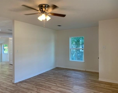 820 W Crawford Street - Photo Thumbnail 4