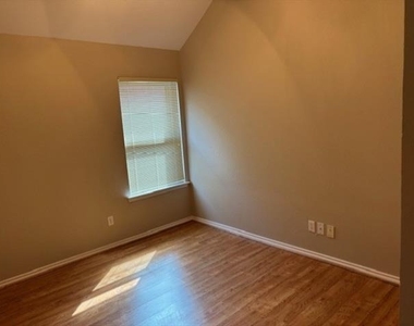 2316 Clermont Lane - Photo Thumbnail 9