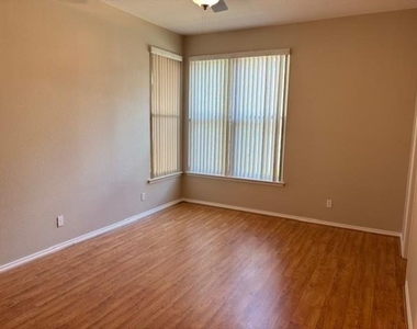 2316 Clermont Lane - Photo Thumbnail 13
