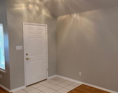 2316 Clermont Lane - Photo Thumbnail 4
