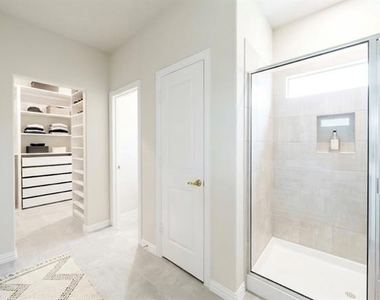 4016 De Berry Lane - Photo Thumbnail 14