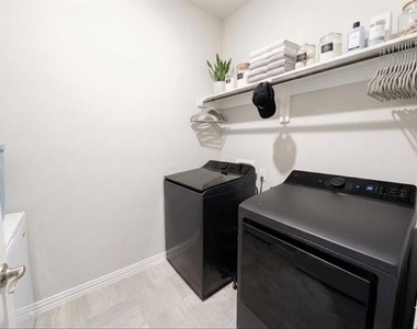 4016 De Berry Lane - Photo Thumbnail 13