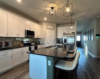4016 De Berry Lane - Photo Thumbnail 4