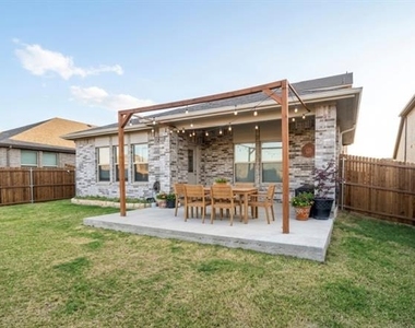 4016 De Berry Lane - Photo Thumbnail 10