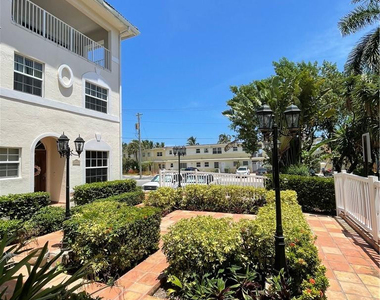 2605 Bay Drive - Photo Thumbnail 2