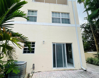 2605 Bay Drive - Photo Thumbnail 6