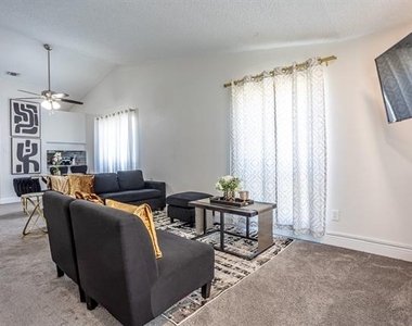 2734 Sherry Street - Photo Thumbnail 4