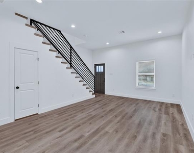 2844 S Marsalis Avenue - Photo Thumbnail 2