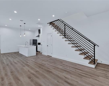 2844 S Marsalis Avenue - Photo Thumbnail 3