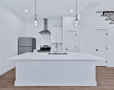 2844 S Marsalis Avenue - Photo Thumbnail 6