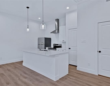 2844 S Marsalis Avenue - Photo Thumbnail 5