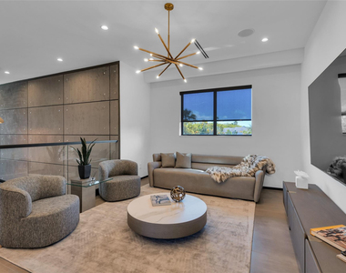 727 Ne 17th Way - Photo Thumbnail 24