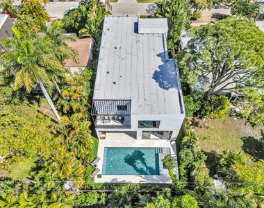 727 Ne 17th Way - Photo Thumbnail 18