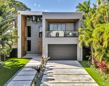 727 Ne 17th Way - Photo Thumbnail 12
