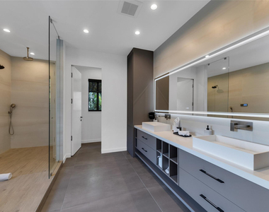 727 Ne 17th Way - Photo Thumbnail 70