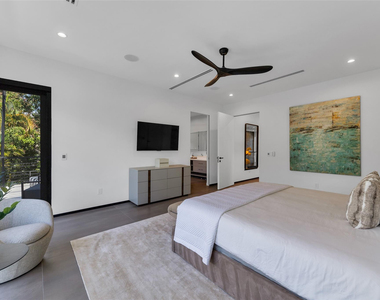 727 Ne 17th Way - Photo Thumbnail 76