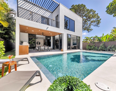 727 Ne 17th Way - Photo Thumbnail 90
